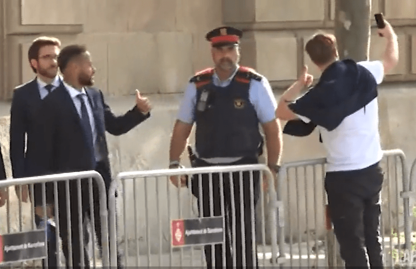 Neymar, il selfie prima del processo in cui rischia grosso (VIDEO)