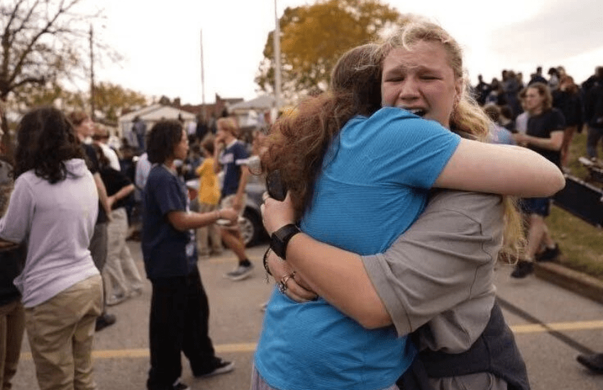 Sparatoria nella scuola, uccisi tre studenti: un’altra strage turba l’America