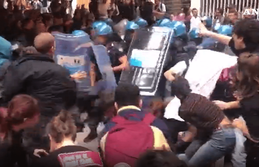 Roma, scontri alla Sapienza per un convegno di Fdi (VIDEO)