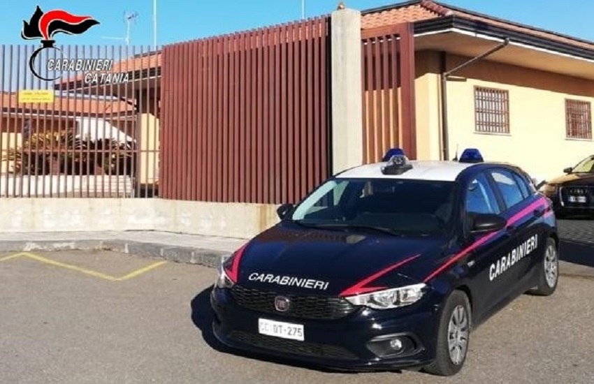 San Giovanni La Punta, viene beccato dai Carabinieri mentre spaccia a un automobilista: arrestato 46enne