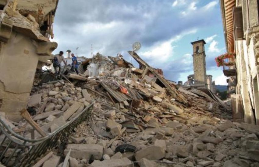 Terremoto L’Aquila, sentenza choc. Risarcimento decurtato per concorso di colpa: “Le vittime incaute, dovevano scappare”
