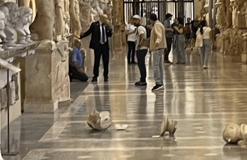Musei vaticani: turista chiede di vedere il Papa, glielo negano e lui butta a terra due statue romane