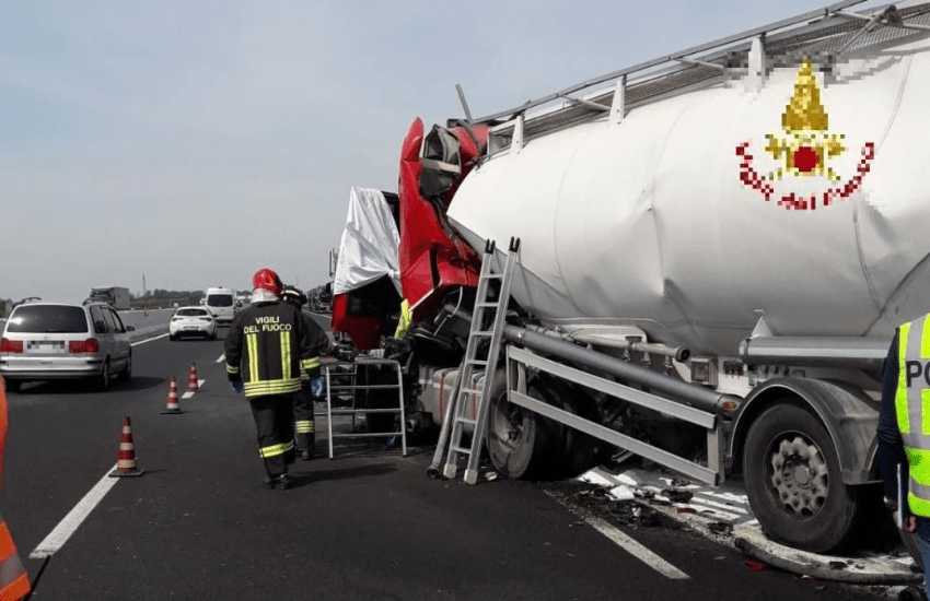 Un’altra tragedia sulla A4: furgone finisce sotto a un tir, sei morti