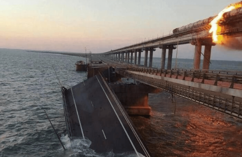Crimea: già operativo il ponte che collega alla Russia danneggiato da un’esplosione (VIDEO)