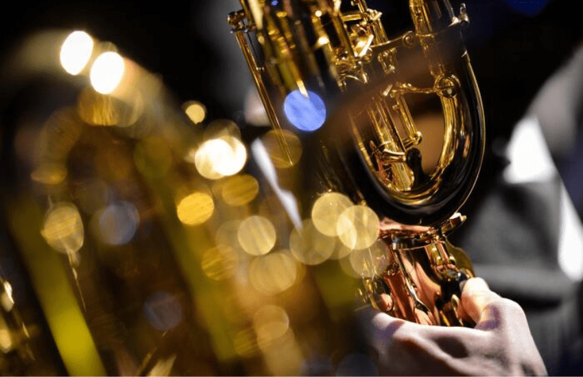 Roma: suona il sassofono mentre gli asportano un tumore al cervello