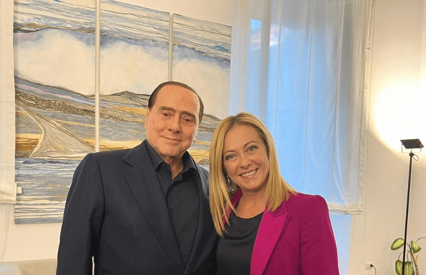 Berlusconi e Meloni sorridenti al termine dell’incontro: “Centrodestra unito”