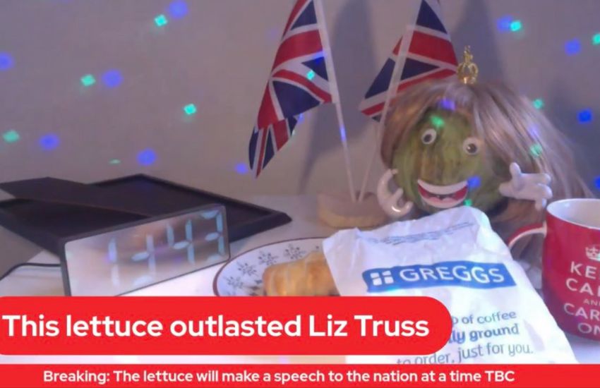 La lattuga vince il contest contro Liz Truss: scoppia l’ironia sul web dopo le dimissioni del primo ministro inglese