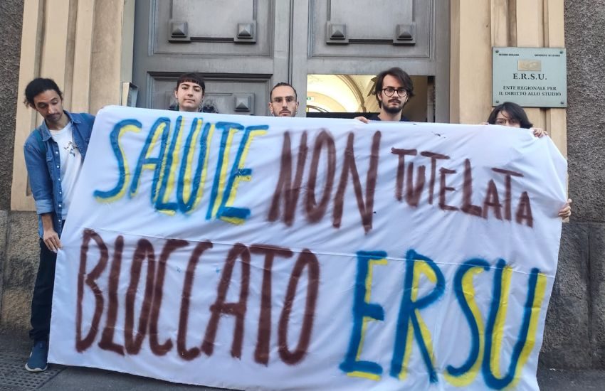 Catania, gli studenti bloccano l’Ersu