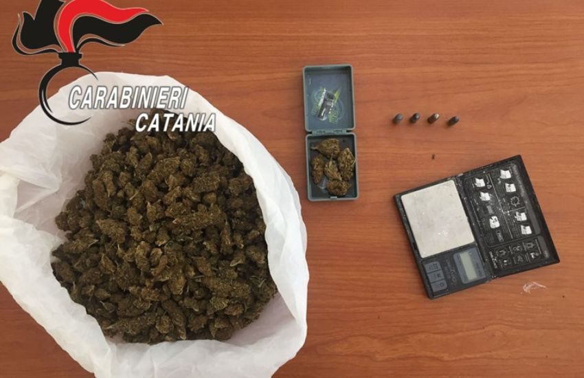 Acireale, marijuana in auto e a casa: arrestato pusher 38enne