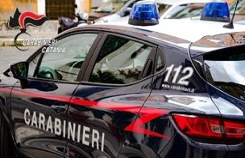 Va a cena in piazza dei Martiri nonostante i domiciliari: Carabinieri fermano 48enne