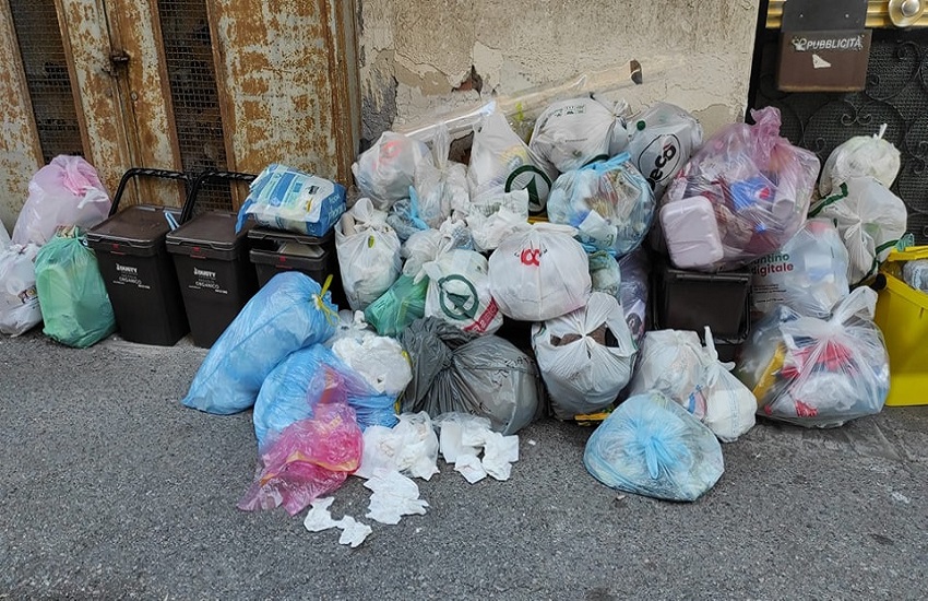 Palermo, maxi multe per chi abbandona rifiuti: il sindaco Lagalla ha firmato l’ordinanza
