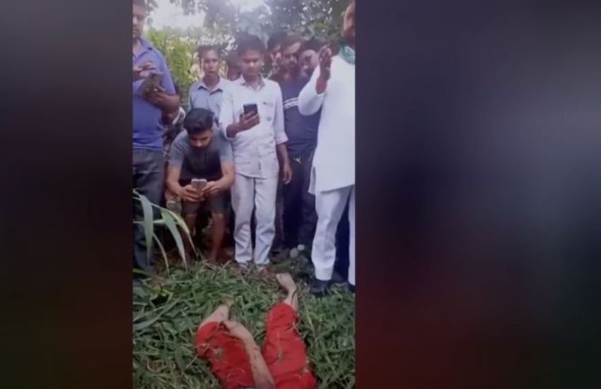 Ragazza ferita gravemente trovata in un fossato: gruppo di uomini la filma invece di soccorrerla