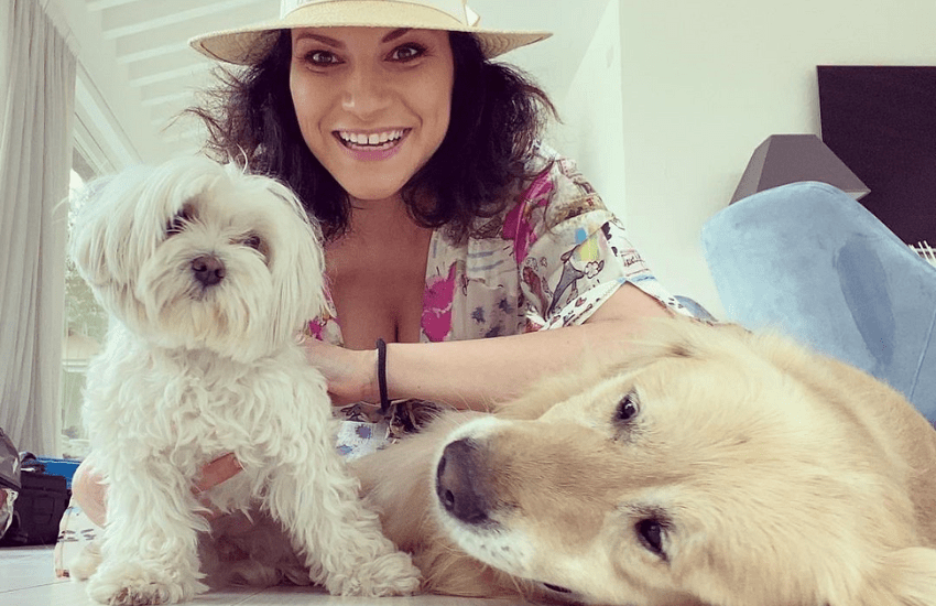 Laura Pausini e l’amore infinito per i suoi cani: “Bravo fratello mio, il brutto male non c’è più”