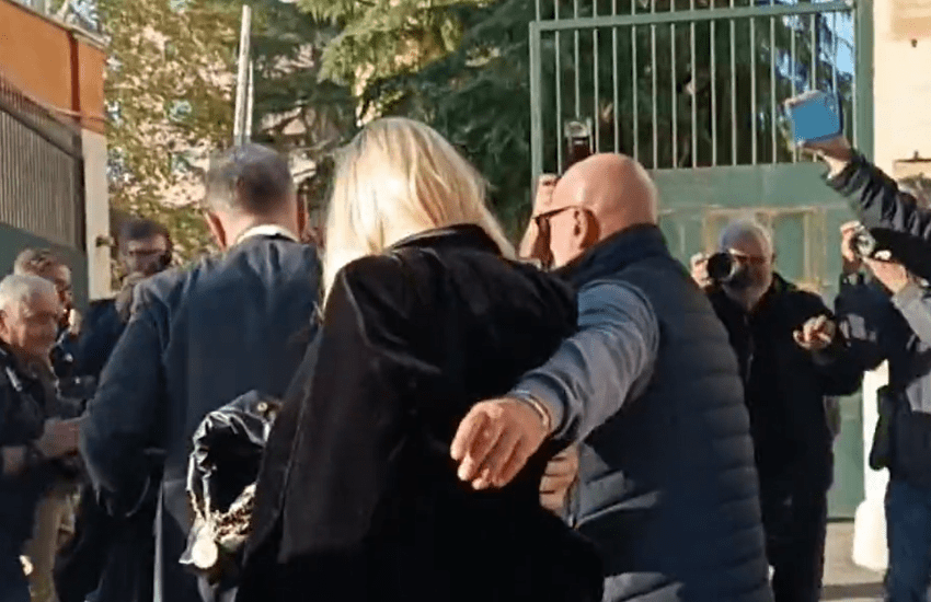 Francesco Totti e Ilary Blasi in tribunale per borse, gioielli e scarpe (VIDEO)