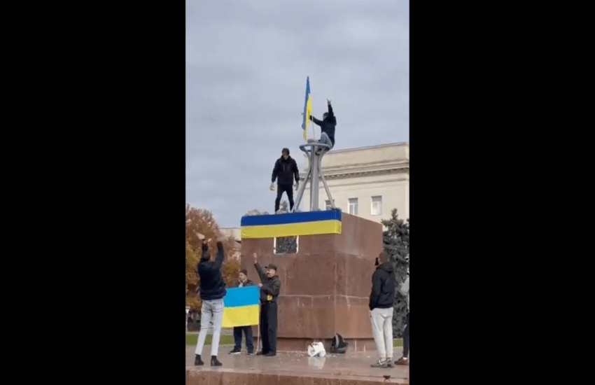 Ucraina, Zelensky: “Kherson è nostra”. Mosca: “Il ritiro non è un’umiliazione” (VIDEO)