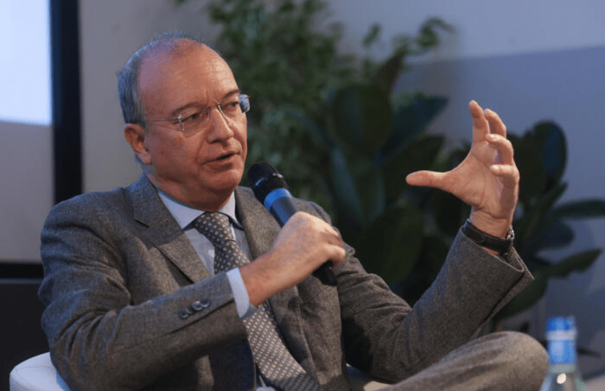 Scuola, basta cellulari in classe: inviata la circolare agli istituti