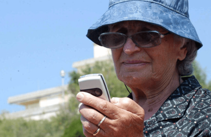 “Vodafone deve essere chiara, soprattutto con gli anziani”: multa da migliaia di euro