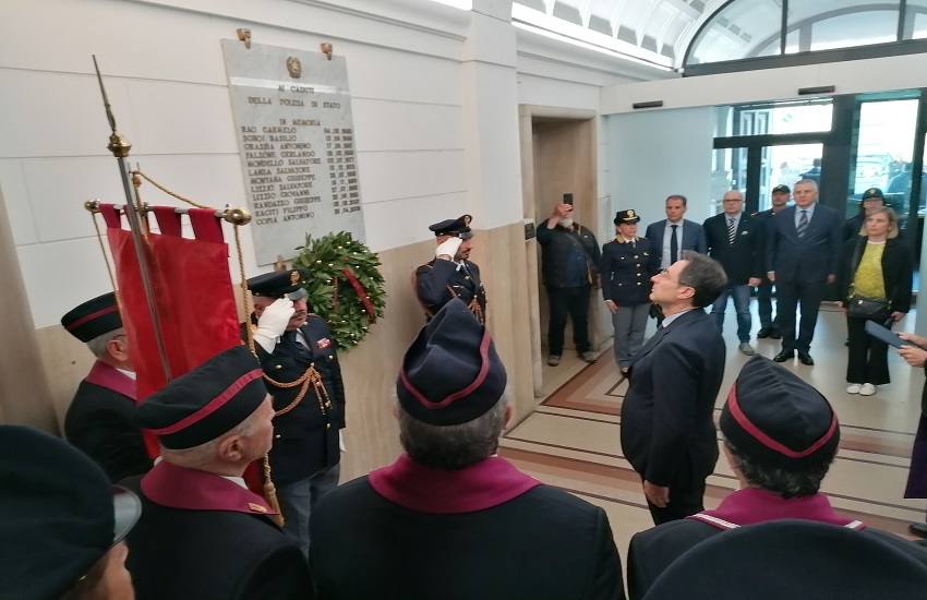 Caduti della Polizia di Stato, deposta oggi a Catania una corona d’alloro in memoria