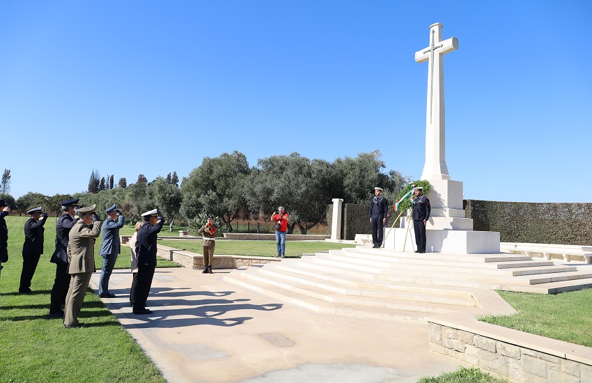 Onori ai Caduti di tutte le guerre resi alla Chiesa di San Nicolò l’Arena e al Cimitero di Guerra Inglese