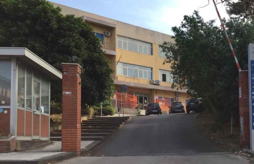 Biancavilla, tragedia in ospedale: paziente si lancia dal balcone