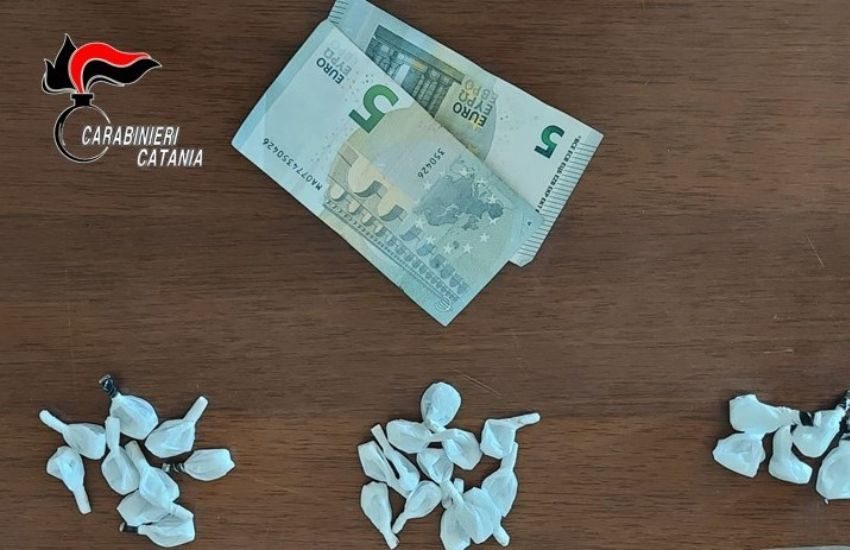 Librino, beccato a spacciare cocaina, arrestato 50enne