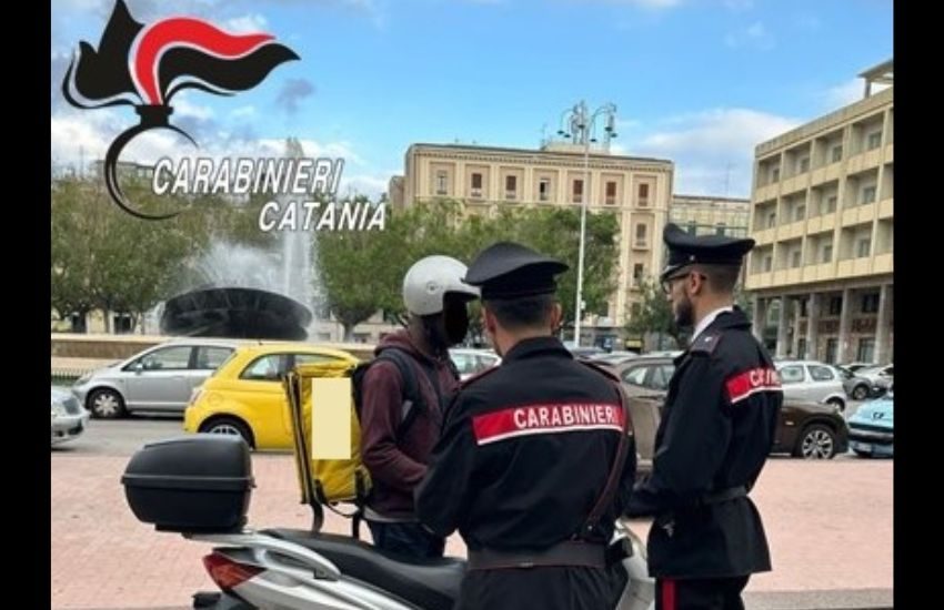 Catania, consegnava droga invece di pizze: arrestato pusher che percepiva anche RDC