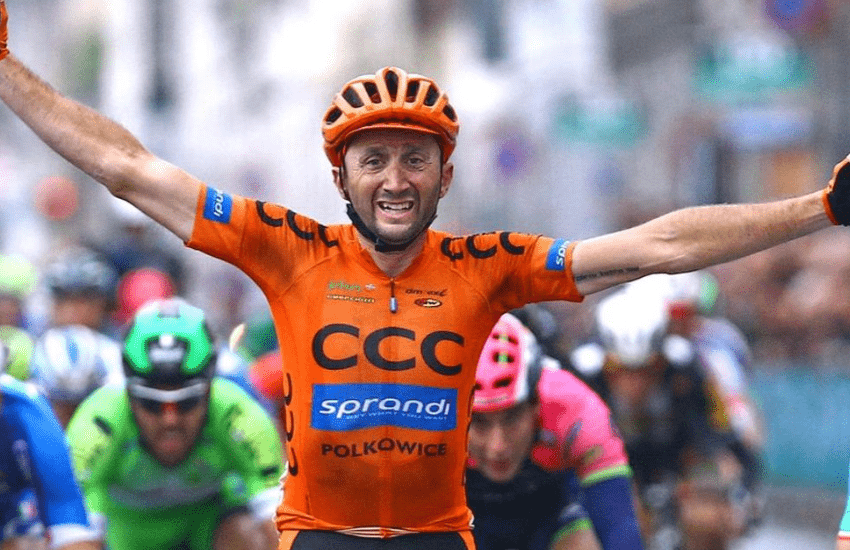 Davide Rebellin ucciso da un camion: il campione aveva appeso la bici al chiodo poco più di un mese fa (VIDEO)