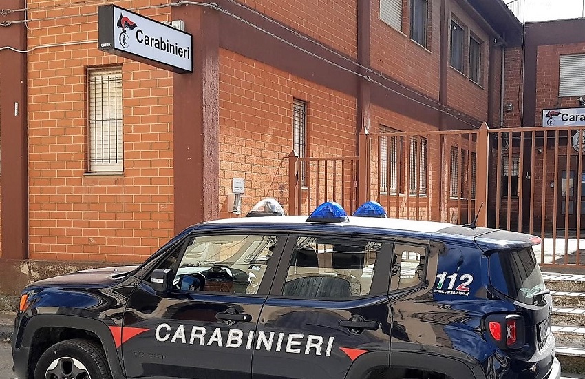 Rubano scooter picchiando il proprietario 44enne: arrestati dai Carabinieri due minori a Grammichele