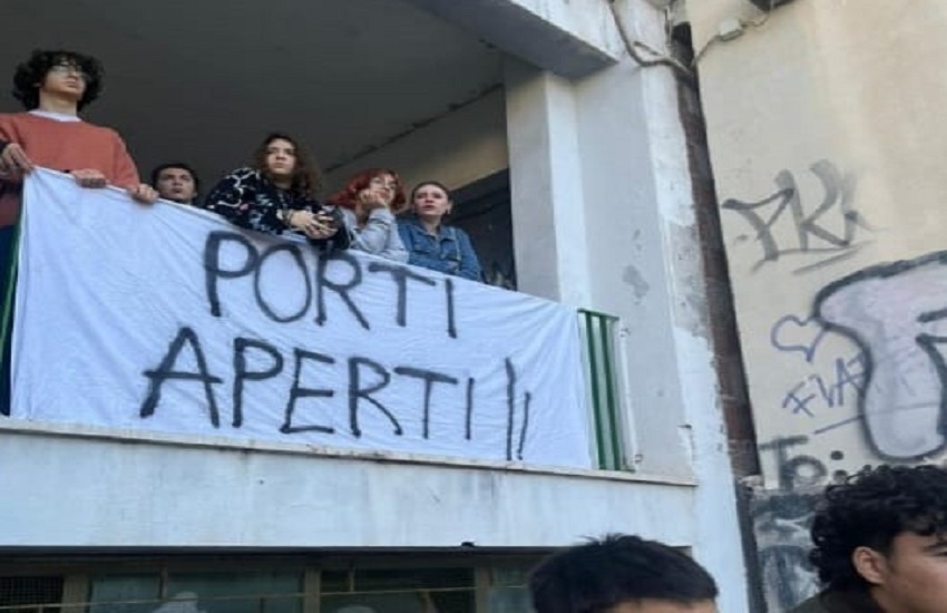 Navi al porto di Catania, protestano gli studenti del Liceo Spedalieri: Polizia interdice passaggio a manifestanti al Molo Centrale