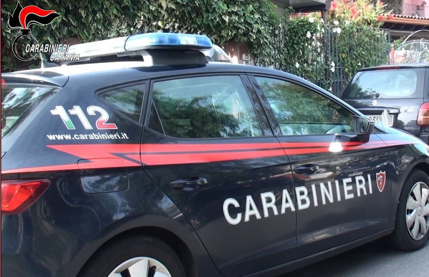 Parla coi vicini davanti casa nonostante i domiciliari: arrestato da Carabinieri 48enne vicino al porto di Catania