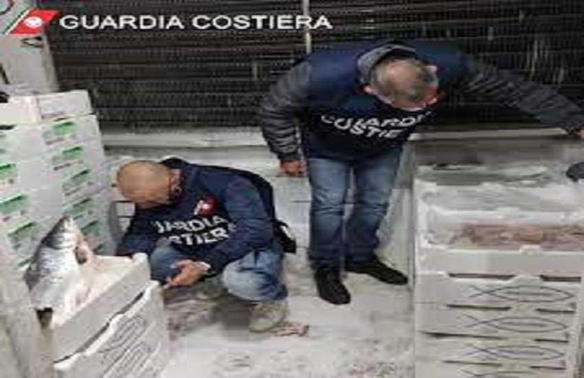 [FOTO] Pesce capone non commerciabile per 700 kg sequestrato dagli ispettori del Maas di Catania