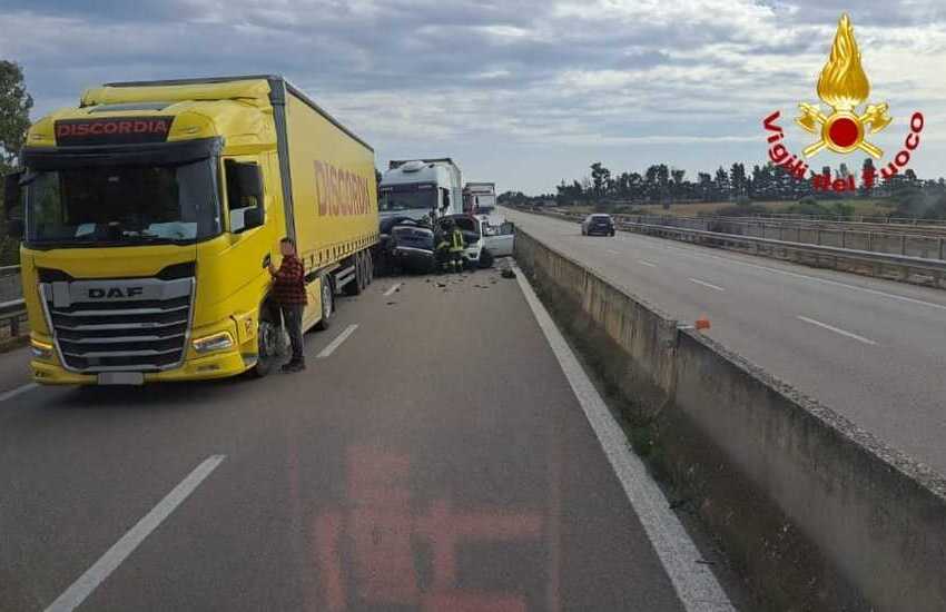 Tragedia sulla superstrada. Schianto tra auto e tir, muoiono due salentini