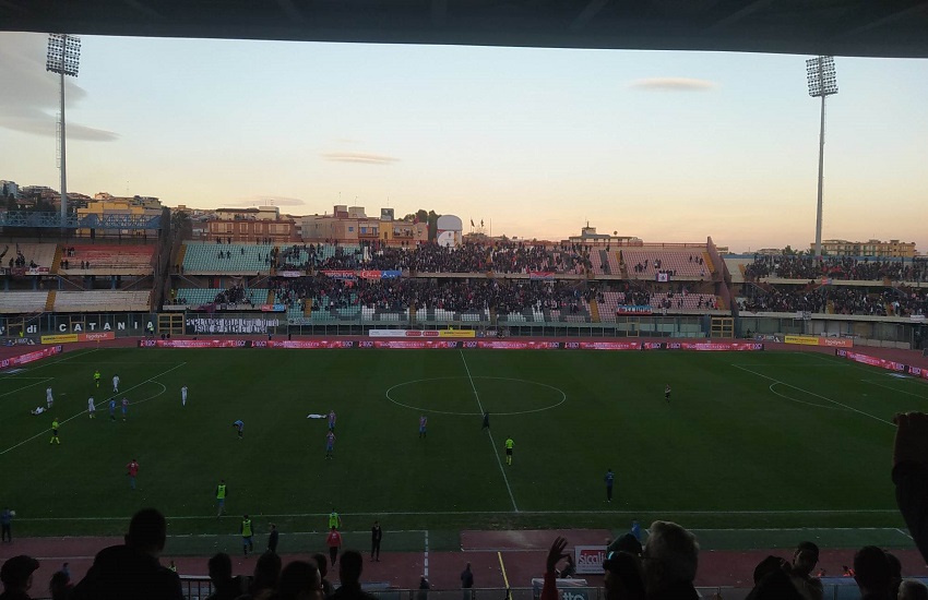 Pallonetto di Rapisarda e anche la Real Aversa lascia le penne al Massimino: Catania in testa a quota 39
