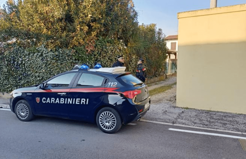 Giallo nel padovano: donna uccisa a coltellate, gravissimo il marito
