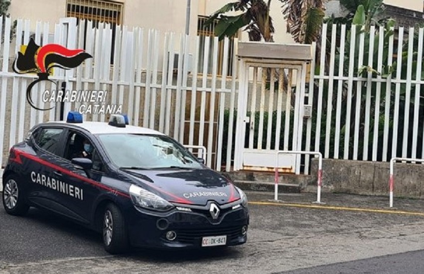 Perseguita la ex con frasi ingiuriose: arrestato 36enne dai Carabinieri di Aci Castello