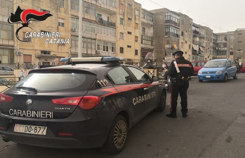 Librino, va ad acquistare medicinali senza avvisare i Carabinieri: arrestato 30enne