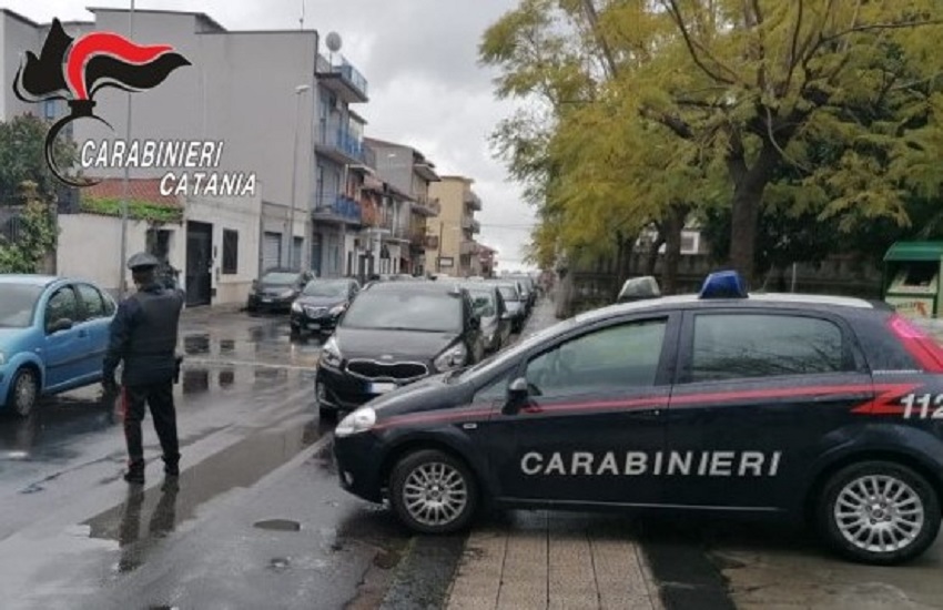 San Giovanni Galermo, cede marijuana in auto e i Carabinieri ne trovano altre quantità in casa: in manette 28enne