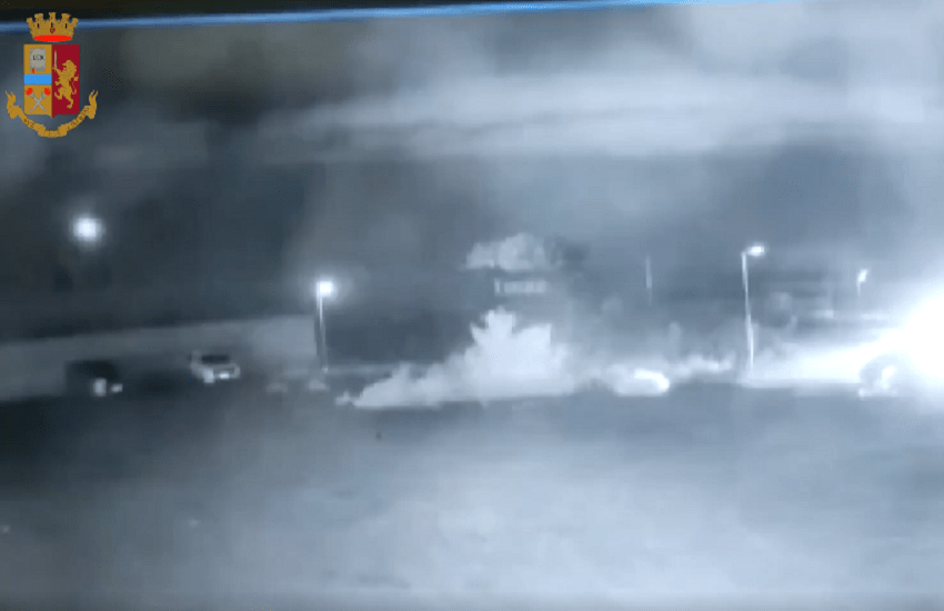 [VIDEO] Belpasso, tentano rapina in una ditta di logistica e trasporti con armi al seguito: Polizia arresta tre uomini