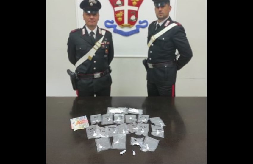 Paternò, tradito da uno sguardo: arrestato corriere di droga “a domicilio”