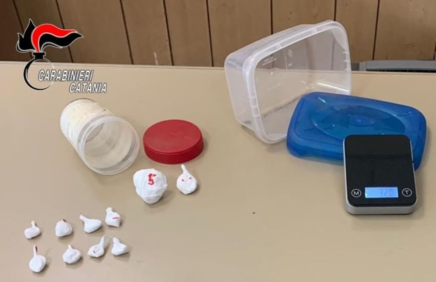 Acireale, nasconde la droga nel barbecue: arrestato spacciatore