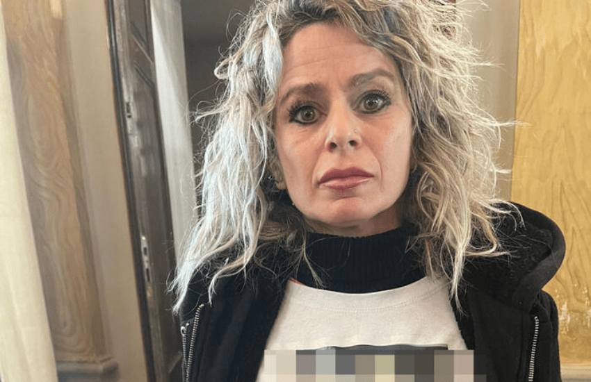 Al processo indossa la maglietta col corpo smembrato della figlia: “Guardate come hanno ridotto Pamela”
