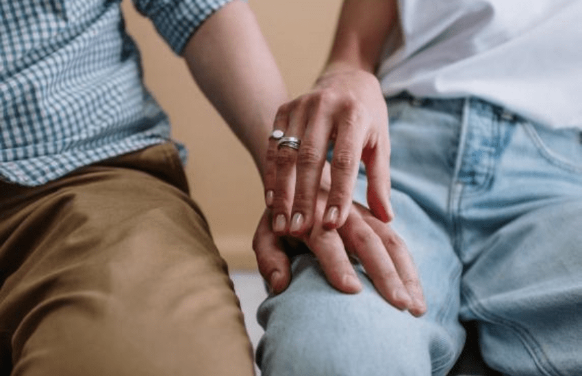 Reggio Emilia, il prof e la relazione segreta con la studentessa minorenne: per il giudice “E’ amore vero”