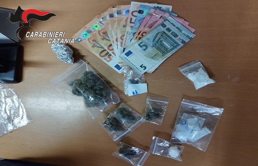 Beccato in viale Raffaello Sanzio con marijuana, cocaina e denaro: arrestato 41enne percettore di reddito di cittadinanza