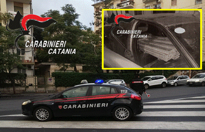 Viale Della Libertà, smonta un ponteggio e se lo carica in auto: arrestato 27enne