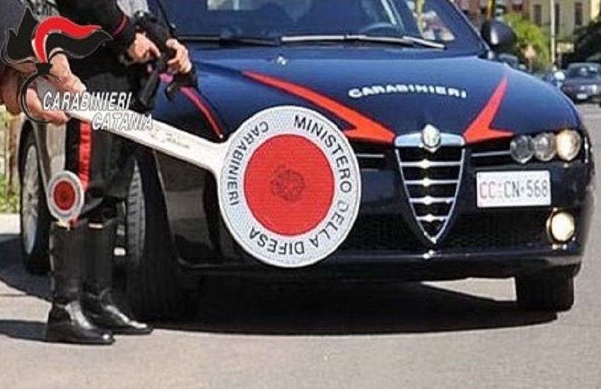 Palagonia, sperona la gazzella dei carabinieri e fugge: inseguito e arrestato 19enne