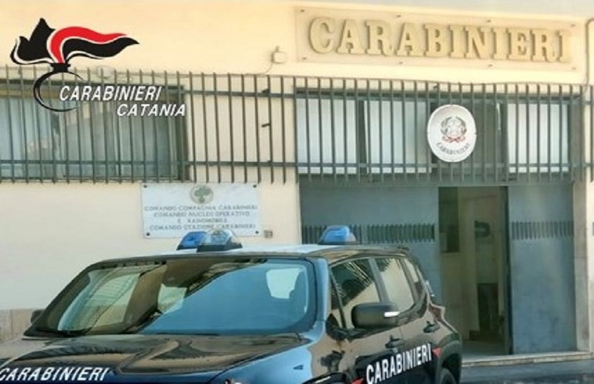 Paternò, si fa accompagnare dall’amico a vendere droga: arrestato dai Carabinieri