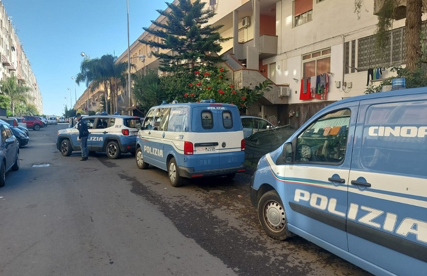 [GALLERY] Via Capo Passero: Polizia trova  1 kg di cocaina, arresti e denunce