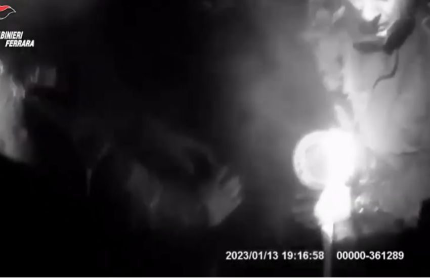 Si cappotta con la BMW e rischia di annegare in un canale: carabinieri gli salvano la vita – VIDEO