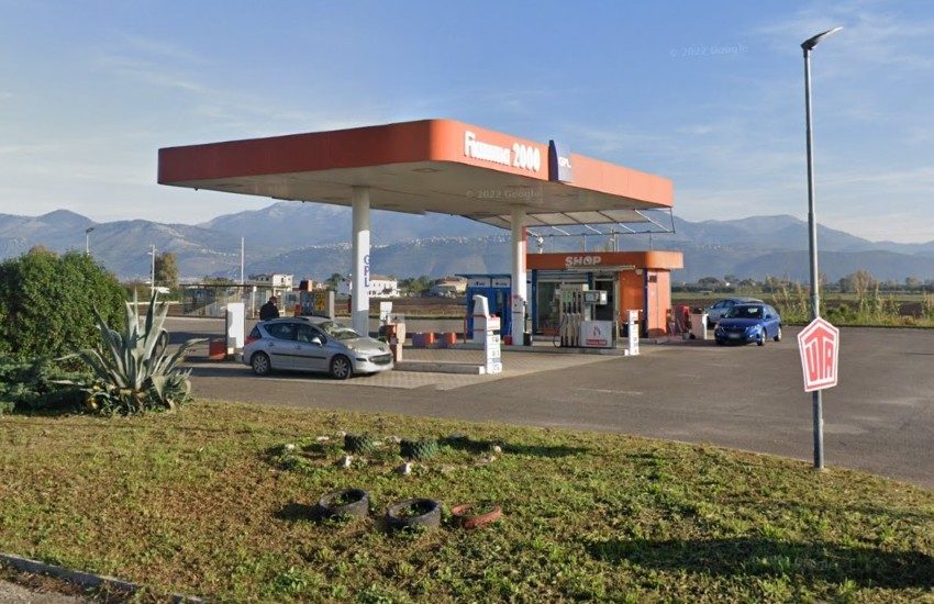 Rapina a mano armata alla stazione di servizio. Bottino importante