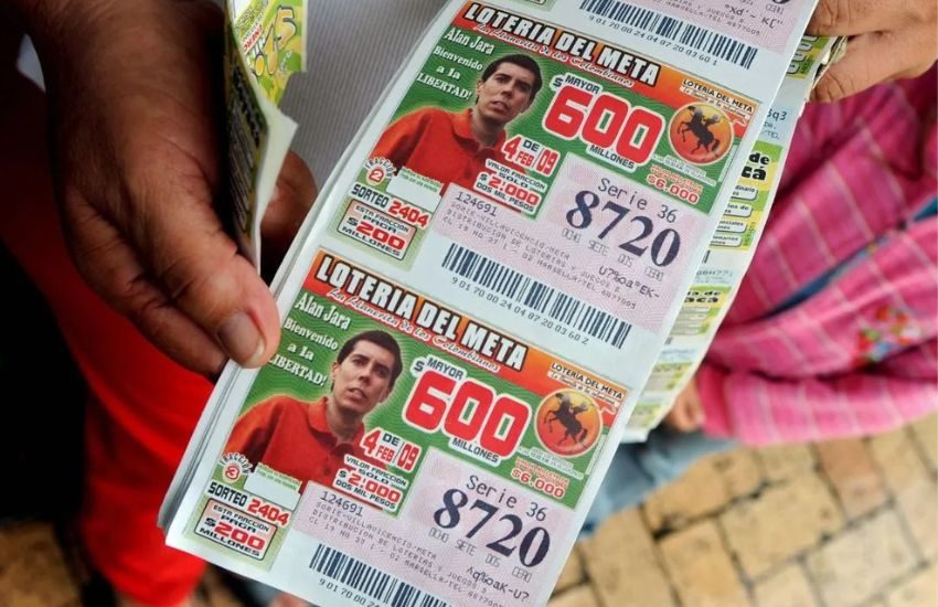 Lascia la moglie per la sua migliore amica: lei però vince la lotteria e lui ritorna